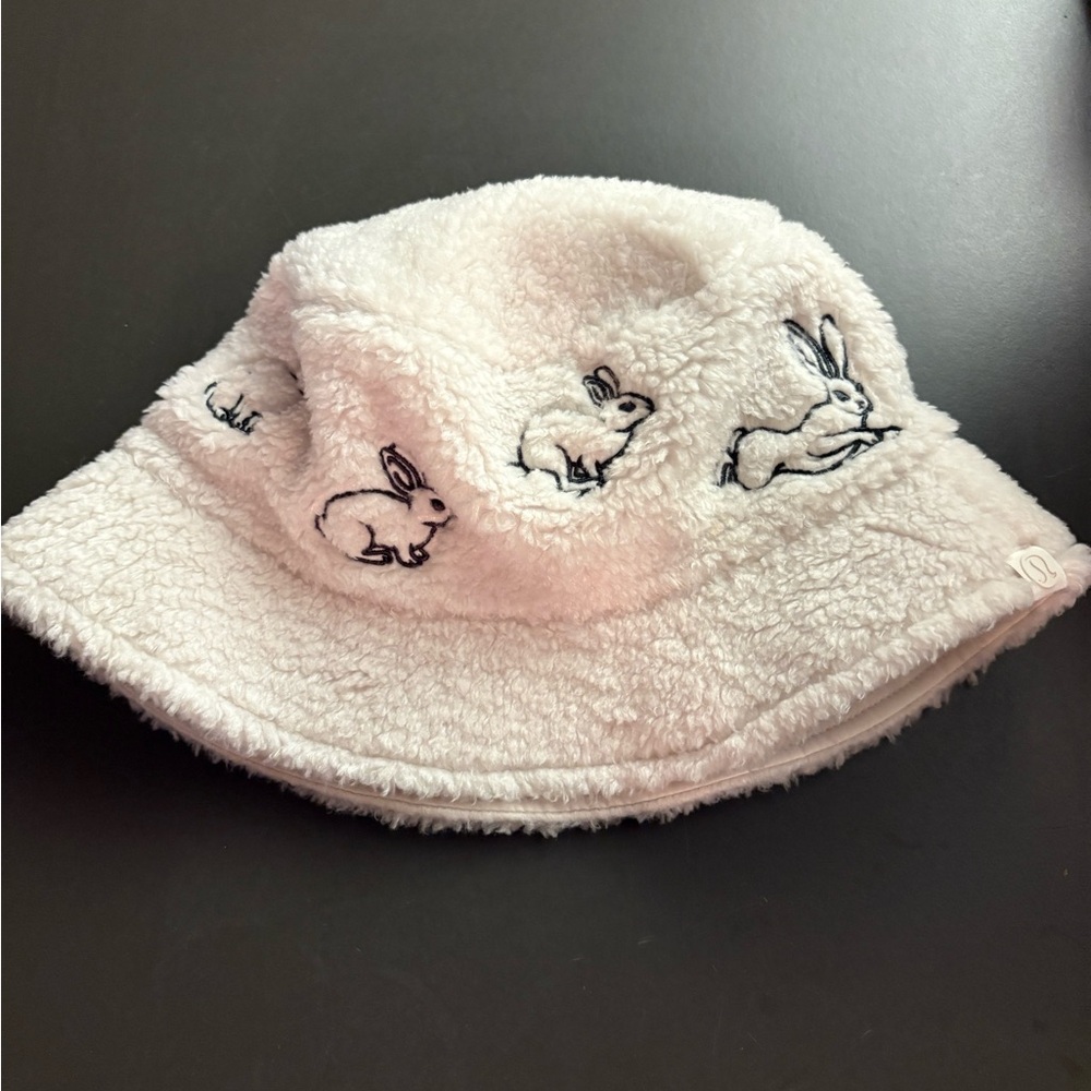 Lululemon White Sherpa Rabbit Bucket Hat Women’s